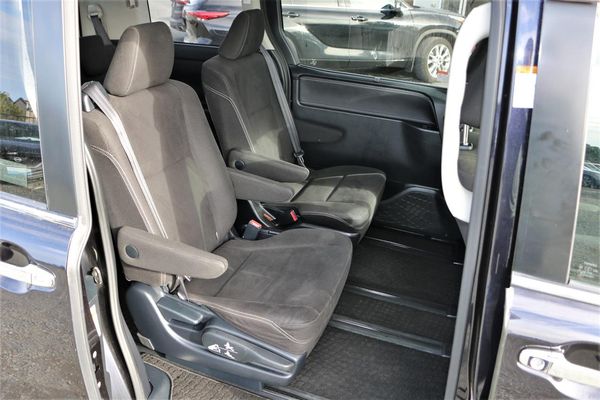 2016 Toyota ESQUIRE Hybrid.7 seats.Electric doors.Button start.New tires. Carousel 2
