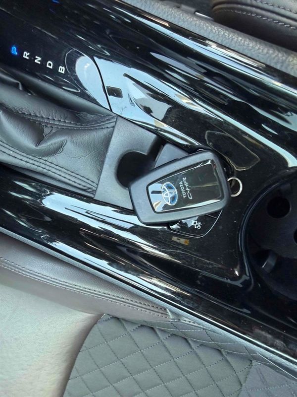 2018 Toyota C-HR Transit G LED EDITION Carousel 3