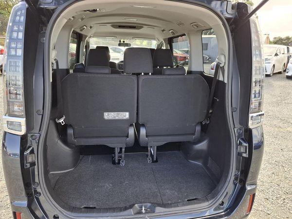 2015 Toyota Voxy HYBRID. 7 Seater.Cruise Control.Rear camera. Carousel 18
