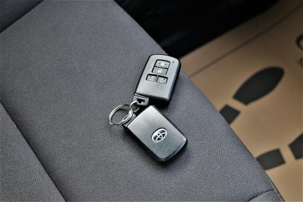 2016 Toyota ESQUIRE Hybrid.7 seats.Cruise control.Rear cam.Electric doors. Carousel 9