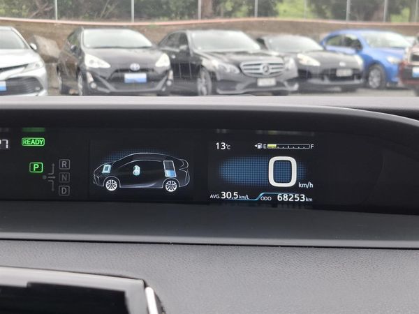 2019 Toyota Prius S.Radar cruise.Lane assist.Safety radar.Rear cam.8 Airbags. Carousel 8