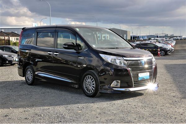2016 Toyota ESQUIRE Hybrid.7 seats.Cruise control.Rear cam.Electric doors.