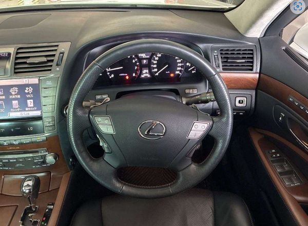 2012 Lexus LS 460 Transit SZ I Package Sun Roof Low km Carousel 7