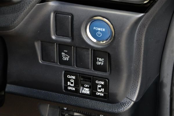 2016 Toyota ESQUIRE Hybrid.7 seats.Cruise control.Rear cam.Electric doors. Carousel 7