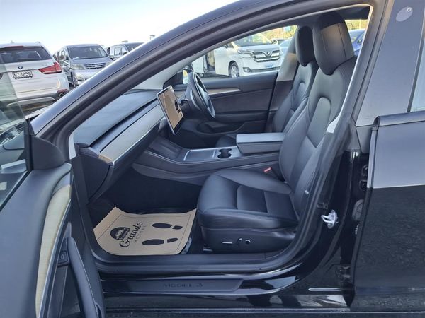 2021 Tesla Model 3 STANDARD RANGE PLUS. PANOROOF. Carousel 3