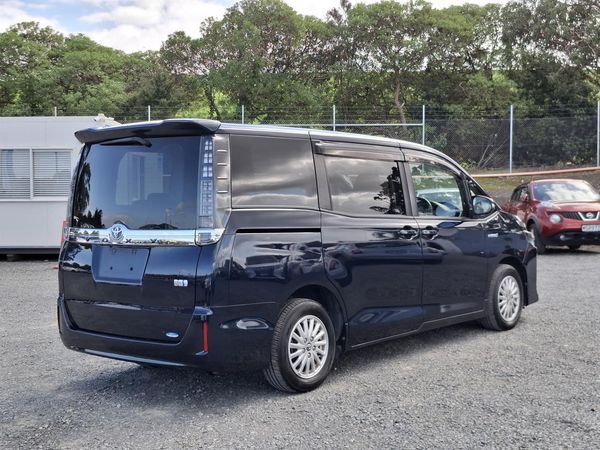 2015 Toyota Voxy HYBRID. 7 Seater.Cruise Control.Rear camera. Carousel 16