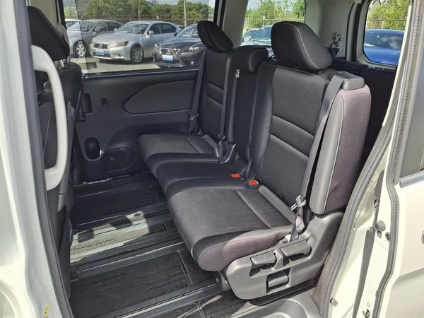 2017 Nissan Serena Highway star.Hybrid.Pro-pilot.Radar cruise.360°camera.Park sensors. Carousel 6