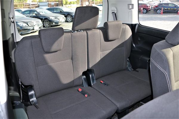 2016 Toyota ESQUIRE Hybrid.7 seats.Cruise control.Rear cam.Electric doors. Carousel 2