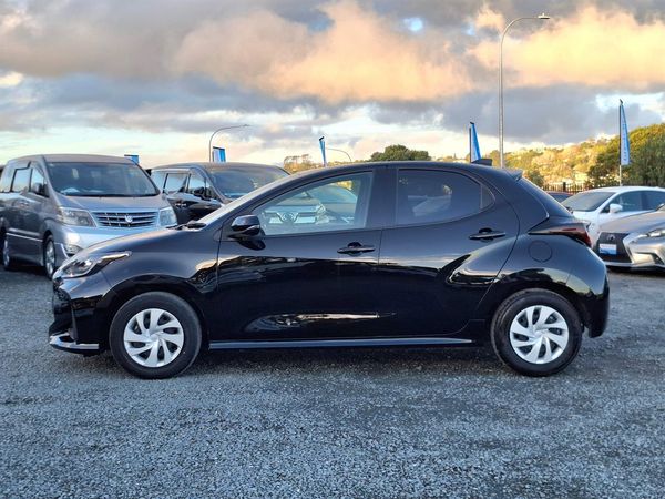 2022 Toyota Yaris Hybrid.Radar cruise.Lane assist.Park sensors.Alarm.Button start. Carousel 12