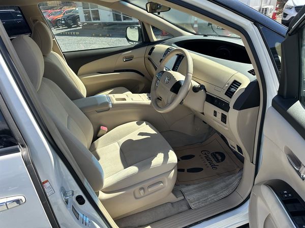 2015 Toyota Estima Aeras.Hybrid.Cruise control.Rear camera.Elctric doors. Carousel 1