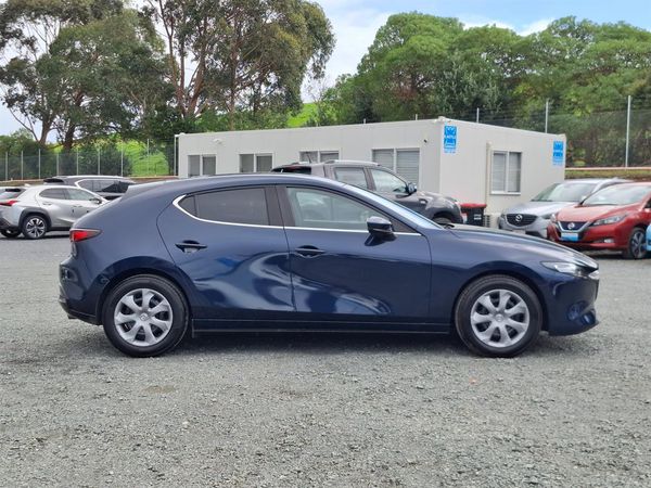 2023 Mazda 3 HUD.Rear camera.Radar cruise.Park sensors. Carousel 17