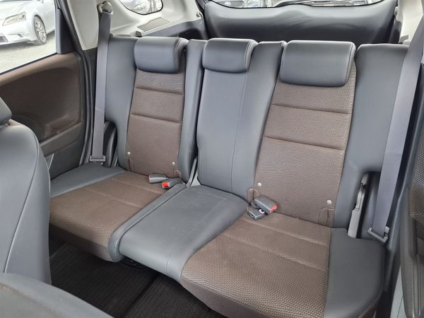 2012 Honda Fit Shuttle.Hybrid.Rear camera. Carousel 3