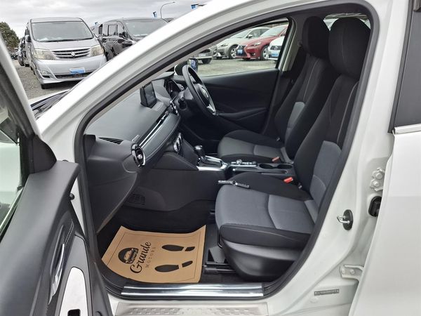 2018 Mazda Demio 13S.Touring.Skyactiv.HUD.360°camera.Park sensors.Alloys. Carousel 3