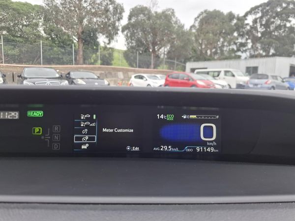 2020 Toyota Prius G.Radar cruise.Lane assist.Rear cam.Alarm.8 Airbags. Carousel 6