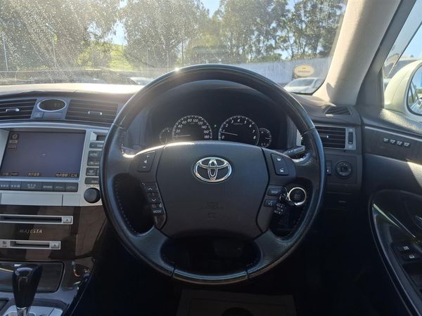 2004 Toyota Crown Majesta V8.Cruise control.Rear camera. Carousel 6