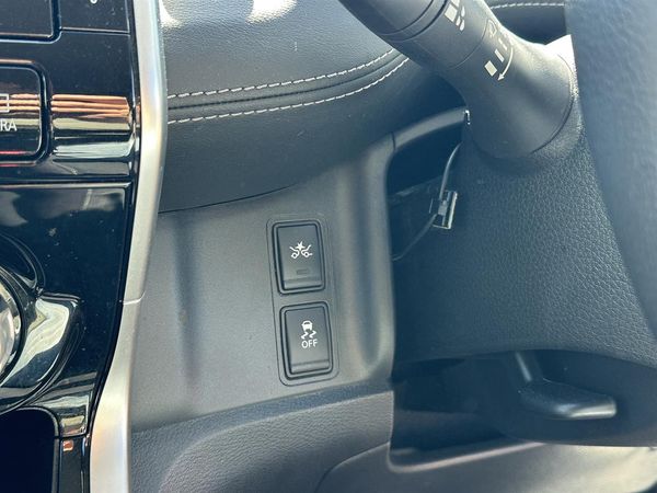 2017 Nissan Serena Highway Star.Hybrid.8 seats.360 camera.Safery radar.Cruise control.Park sensors. Carousel 9