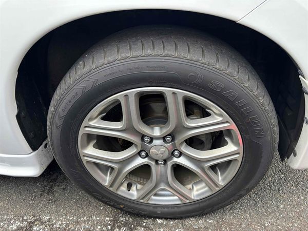 2013 Mitsubishi Outlander PHEV 4WD G NAVI PACKAGE Carousel 8