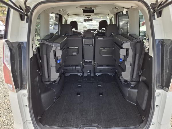 2017 Nissan Serena Highway star.Hybrid.Pro-pilot.Radar cruise.360°camera.Park sensors. Carousel 1