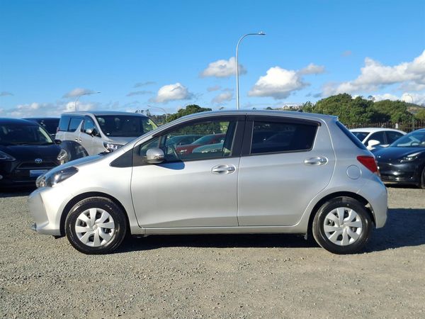 2015 Toyota Vitz F.LOW KM.Rear camera.SRS Airbags. Carousel 12