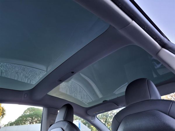 2021 Tesla Model 3 STANDARD RANGE PLUS. PANOROOF. Carousel 6
