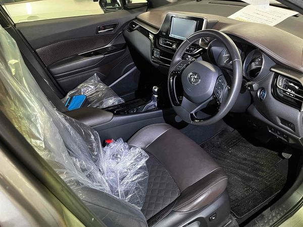 2017 Toyota C-HR Transit Hybrid G model Carousel 2