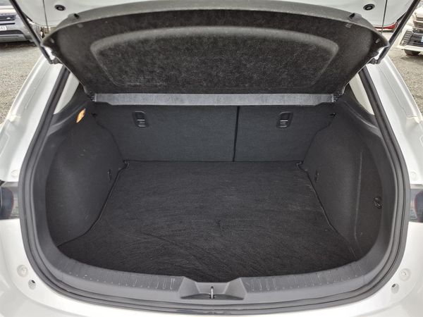 2015 Mazda Axela Skyactiv.Cruise control.Blind spot.Rear camera. Carousel 17