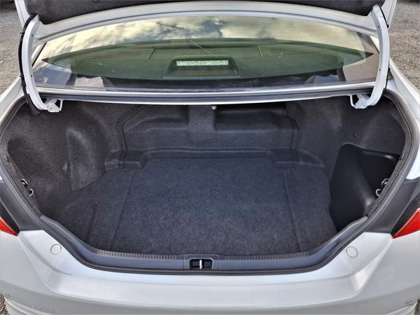 2012 Toyota Camry Hybrid.Gspec.Leather.Cruise control.8 Airbags Carousel 1