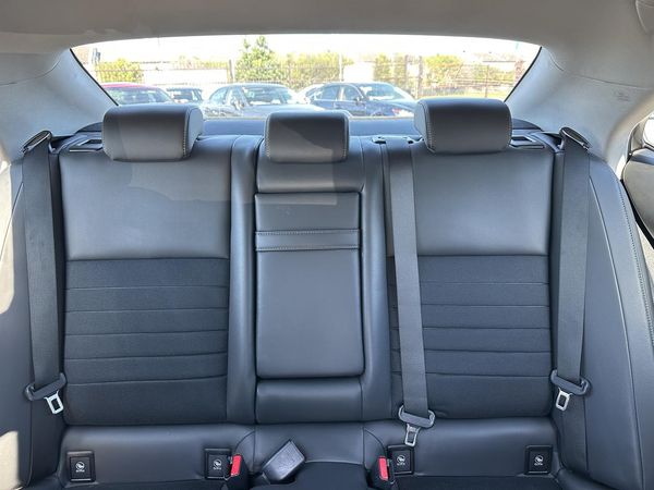 2013 Lexus IS 250 LOW KM.Rear camera.Alarm.10 Airbags. Carousel 6