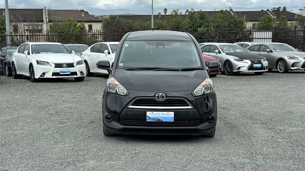 2017 Toyota Sienta Hybrid G.7 seats.Lane assist.Safety radar.Button start.Alloys Carousel 10