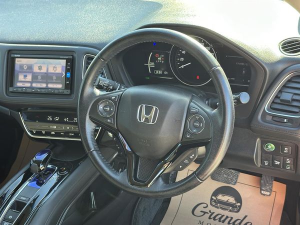 2016 Honda Vezel Hybrid.Rear camera.Cruise control. Carousel 6