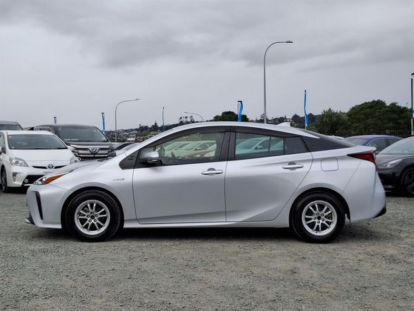 2019 Toyota Prius S.Radar cruise.Lane assist.Safety radar.Rear cam.8 Airbags. Carousel 14