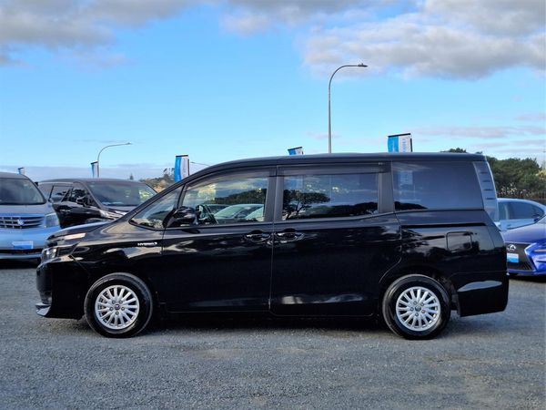 2014 Toyota Voxy Hybrid.Cruise control.Rear camera.7 seater.SRS Airbags. Carousel 13