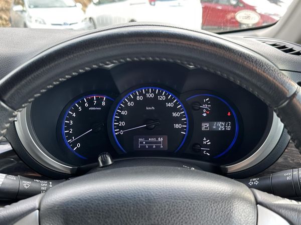 2012 Nissan Elgrand Highway star.Rear camera 7 Seats Carousel 7
