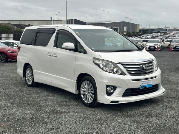 2013 Toyota Alphard 8 seater.Rear camera.Park sensors.Cruise control.8 SRS Airbags.