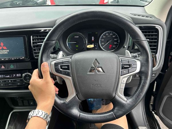 2018 Mitsubishi Outlander Transit PHV Hybrid Carousel 10