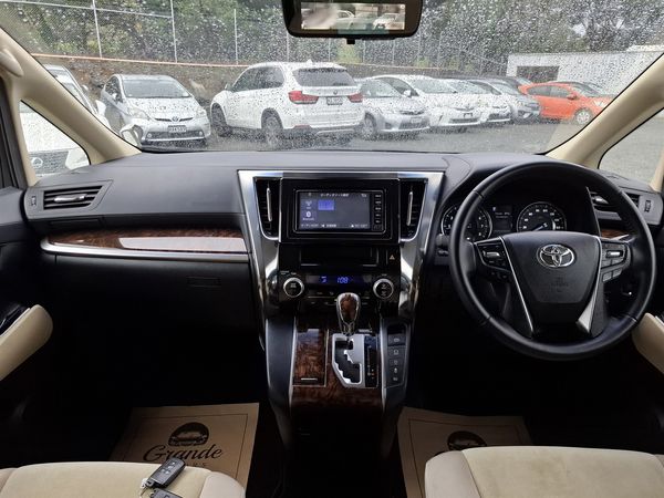 2018 Toyota Alphard 8 seater.Rear camera.8 SRS Airbags. Carousel 8