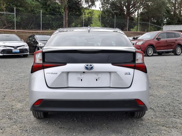 2019 Toyota Prius S.Radar cruise.Lane assist.Safety radar.Rear cam.8 Airbags. Carousel 16