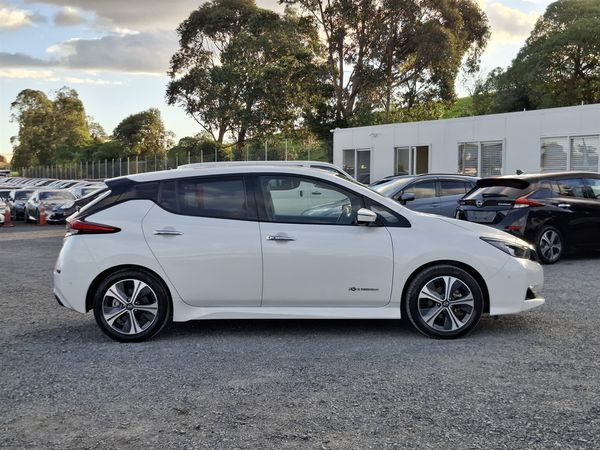 2022 Nissan Leaf 90.31% Soh G English display Grade 5 Carousel 10
