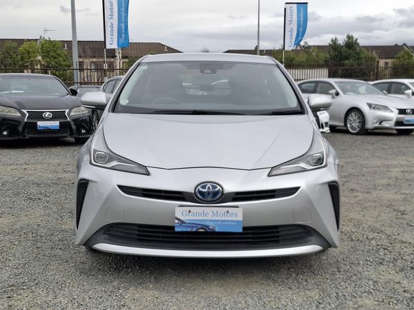 2019 Toyota Prius S.Radar cruise.Lane assist.Safety radar.Rear cam.8 Airbags. Carousel 11