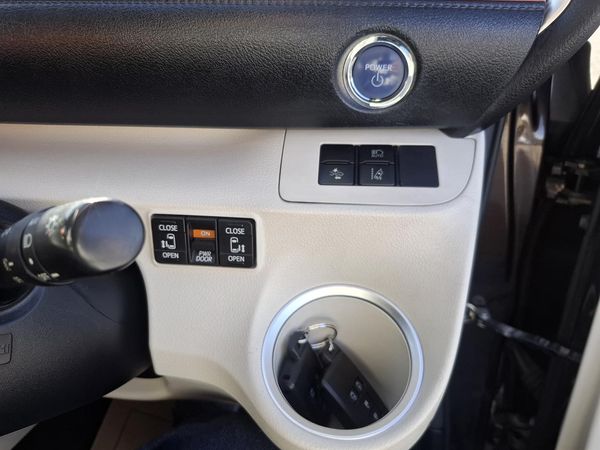 2016 Toyota Sienta Hybrid G.7 seats.Lane assist.Safety radar.Button start. Carousel 1
