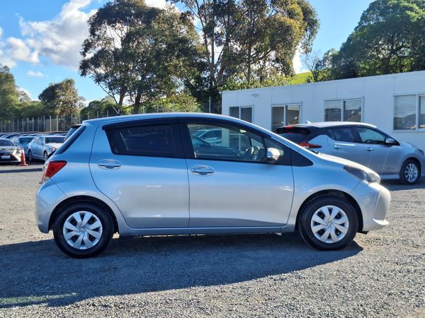 2015 Toyota Vitz F.LOW KM.Rear camera.SRS Airbags. Carousel 16