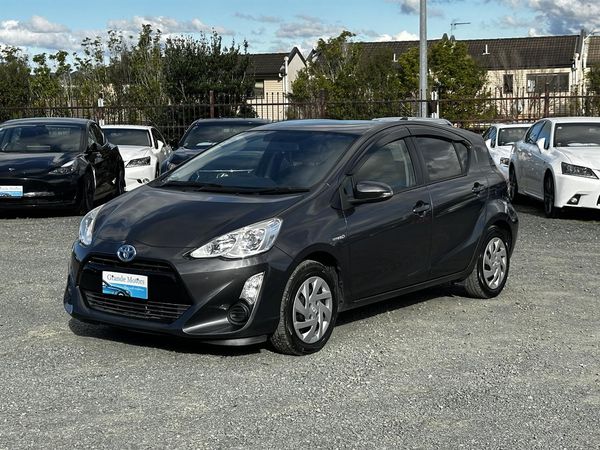 2015 Toyota Aqua Hybrid. SRS Airbags. Carousel 9