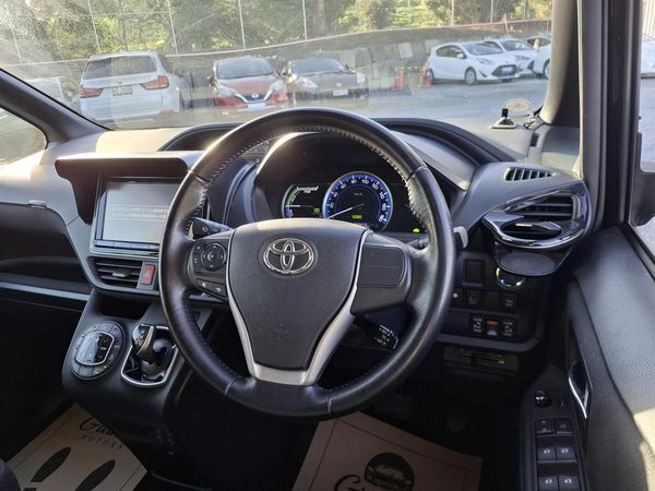 2014 Toyota Voxy Hybrid.Cruise control.Rear camera.7 seater.SRS Airbags. Carousel 8