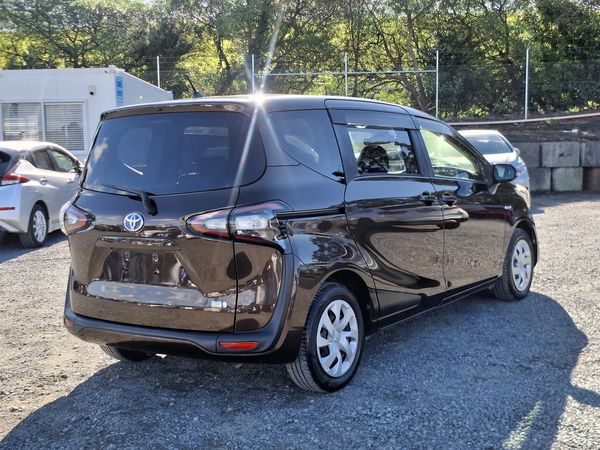 2016 Toyota Sienta Hybrid G.7 seats.Lane assist.Safety radar.Button start. Carousel 8
