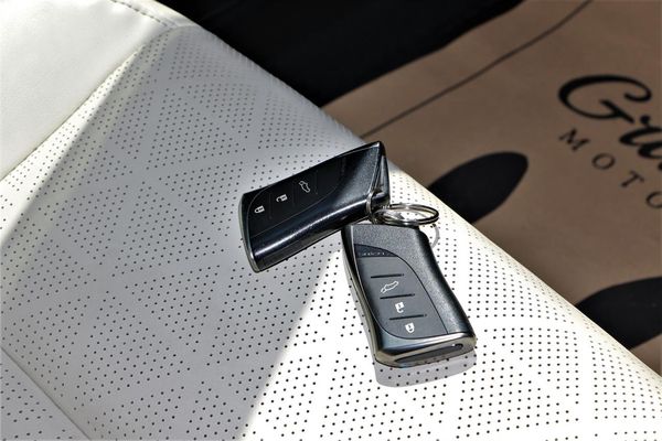 2020 Lexus UX 250H Leather.Lane assist.Radar cruise.Park sens.Alarm.10 Airbags. Carousel 9