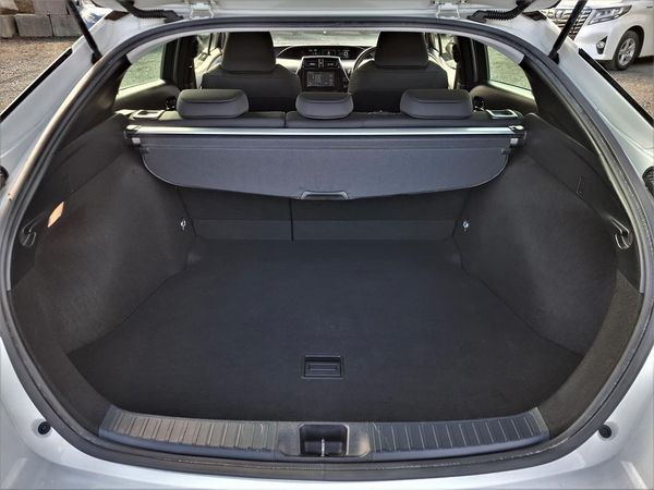 2020 Toyota Prius S.Radar cruise.Lane assist.Safety radar.Rear cam.8 Airbags. Carousel 17