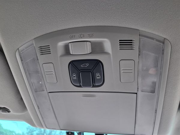 2013 Toyota Vellfire Golden Eye.Park sensors.Rear cam.Cruise control.8 Airbags. Carousel 8