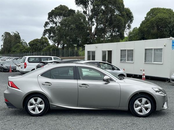 2014 Lexus IS 300h Hybrid.Cruise control.Alarm.10 Airbags.Rear camera. Carousel 16