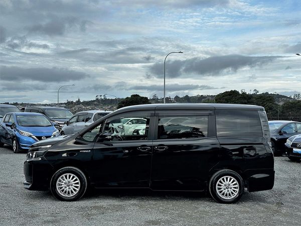 2017 Toyota Voxy Hybrid.Safety radar.Lane assist.Rear cam.Electic doors. Carousel 14