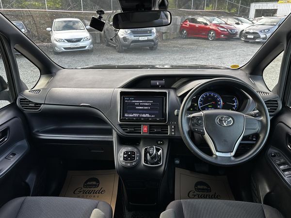 2017 Toyota Voxy Hybrid.Safety radar.Lane assist.Rear cam.Electic doors. Carousel 6